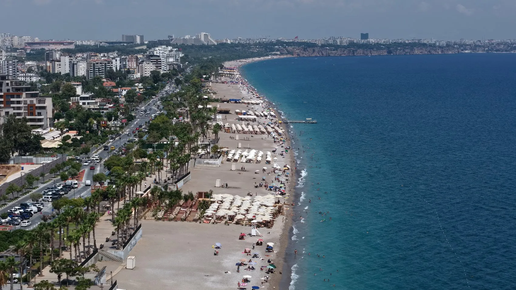 Antalya’da nemli hava bunaltıyor