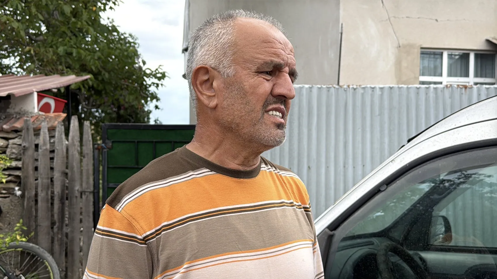 Çekici 500 metre ters yönde ilerledi İki kişi öldü, iş makinesi eve çarptı