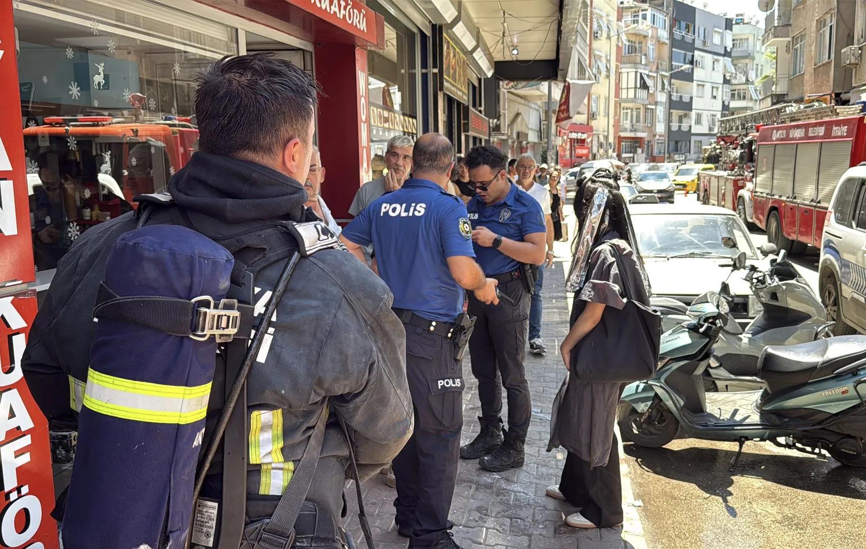 Antalya’da basit bir kaynak çalışması 4 katlı binayı yangın yerine çevirdi
