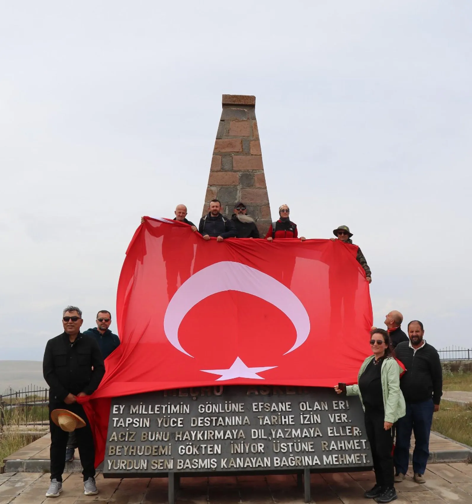 Erzurum'da 30 Ağustos coşkusu: Allahuekber Dağları'nda duygusal anlar