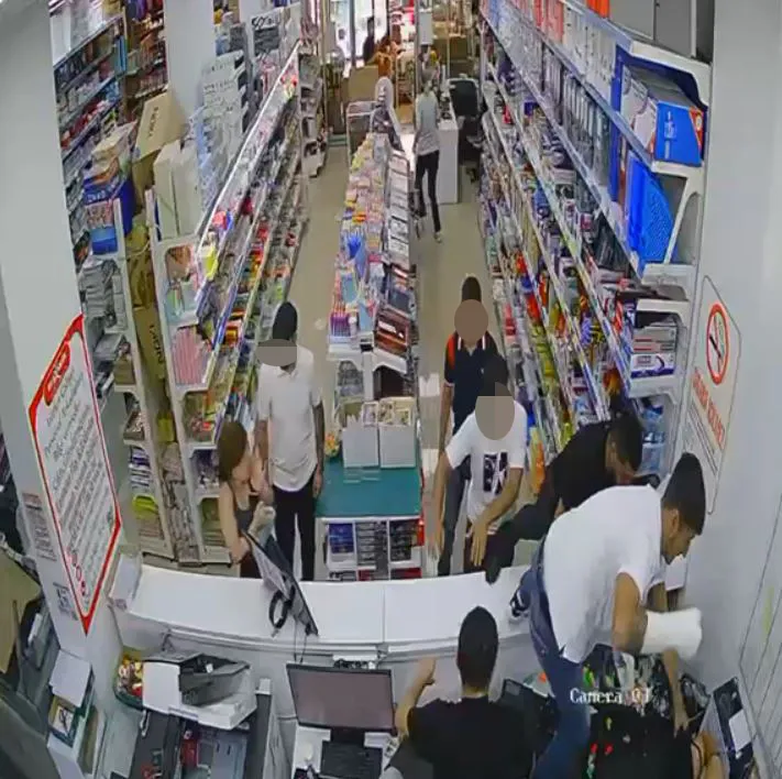 Samsun'da altı kişi kırtasiyeciye saldırdı