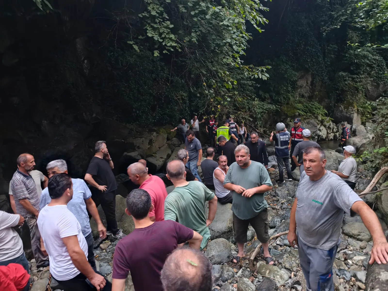 Fındık bahçesine giden iki kardeş, dere kenarında ölü bulundu