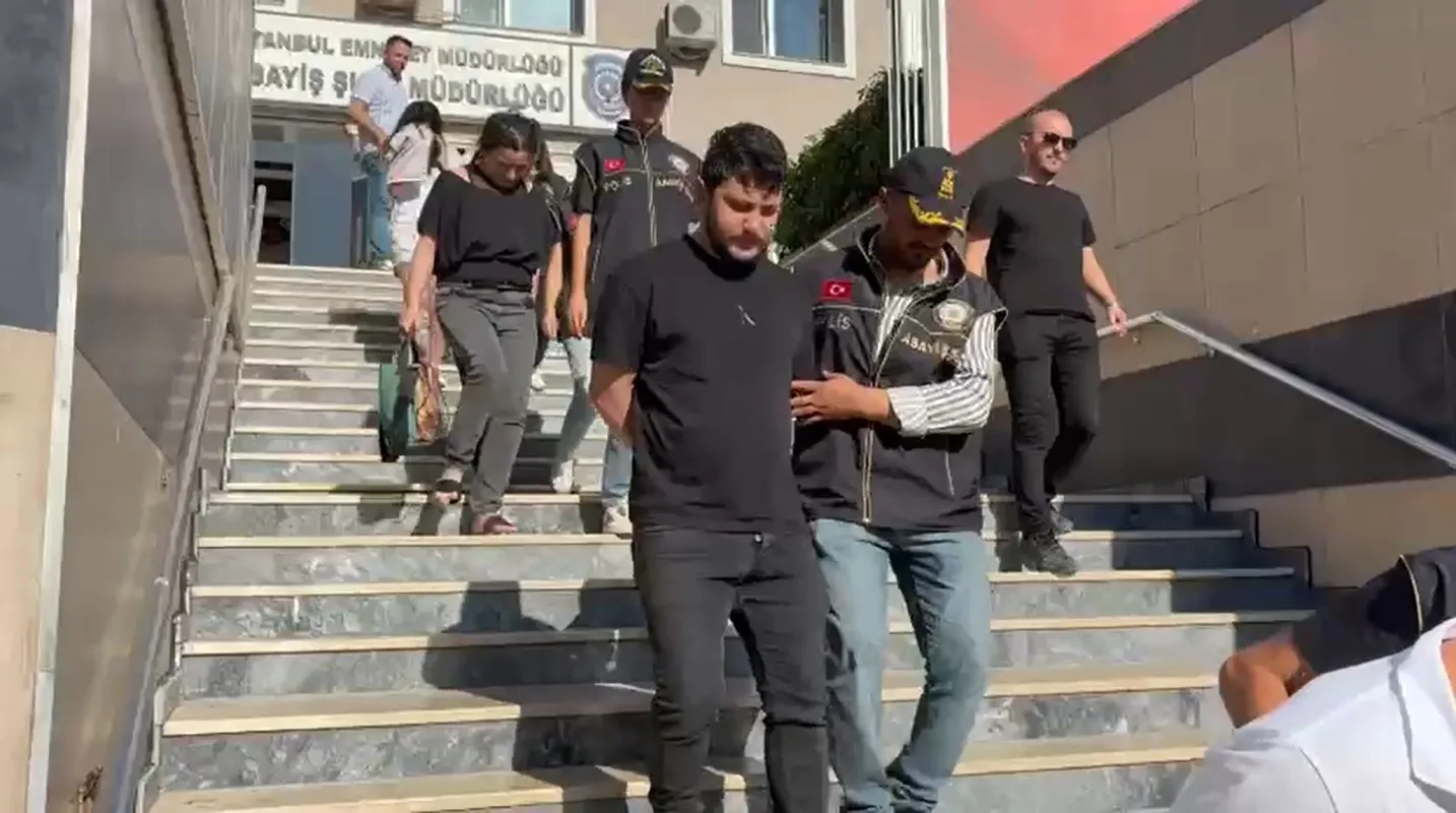 İstanbul’da Masaj Salonu Maskesiyle Fuhuş Çetesi Çökertildi 6 Şüpheli Adliyede