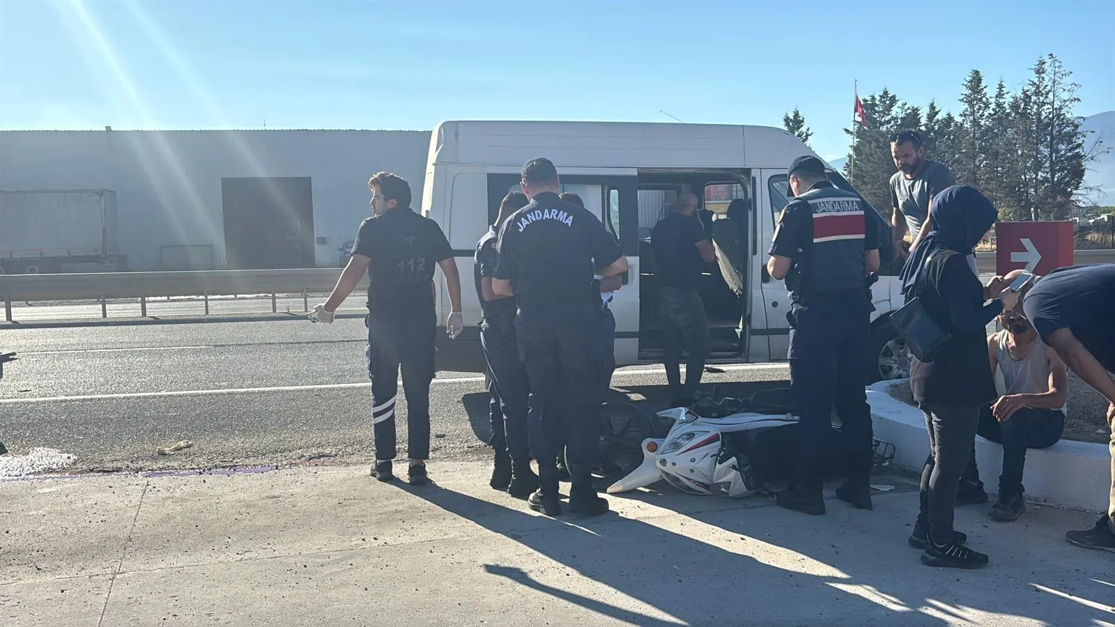 Sabahın Erken Saatlerinde Feci Kaza Motosiklet Sürücüsü Aracın Altında Sürüklendi