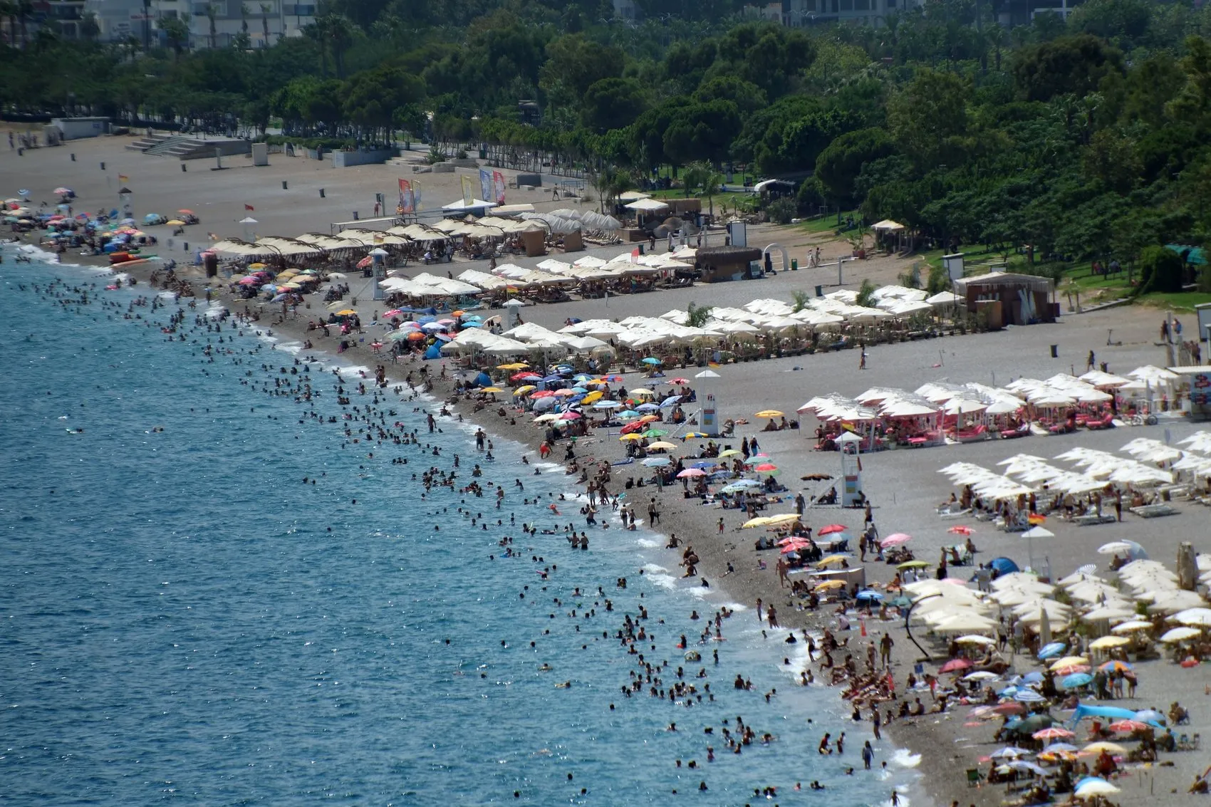 Antalya’da nemli hava bunaltıyor