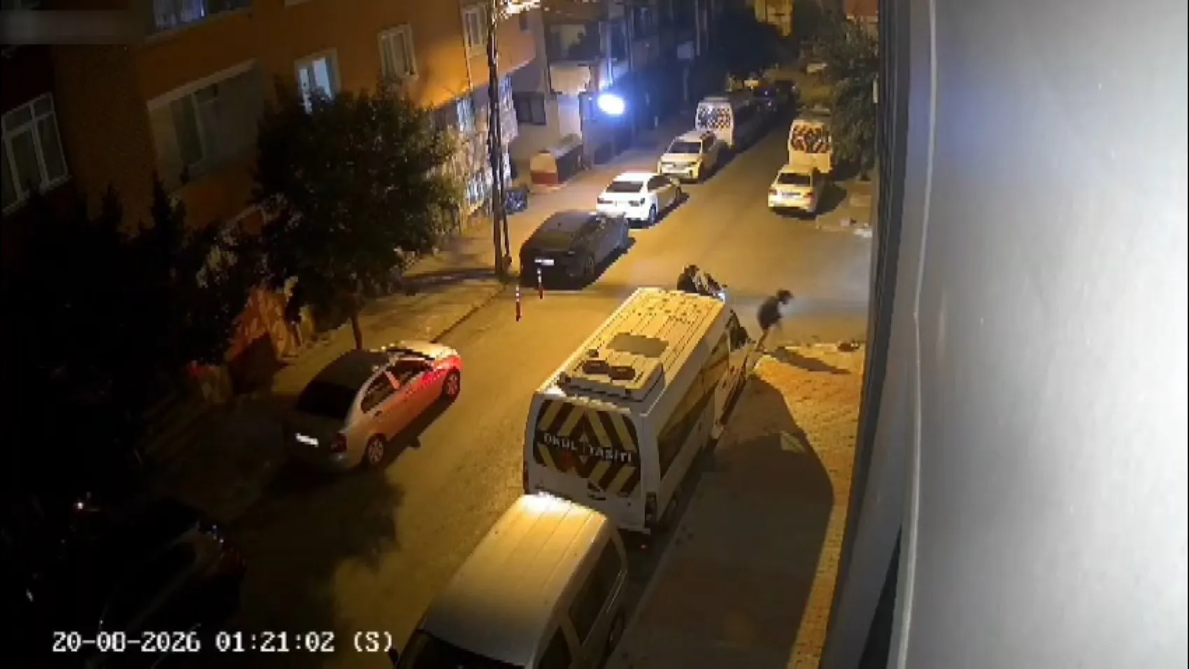 Sultangazi'de gece vakti otomobile kurşun yağdırdılar
