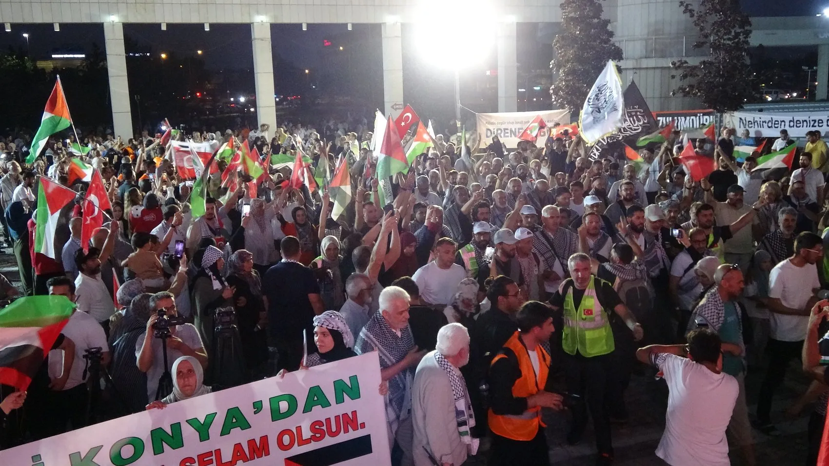 Filistin’e destek konvoyu Konya’ya ulaştı