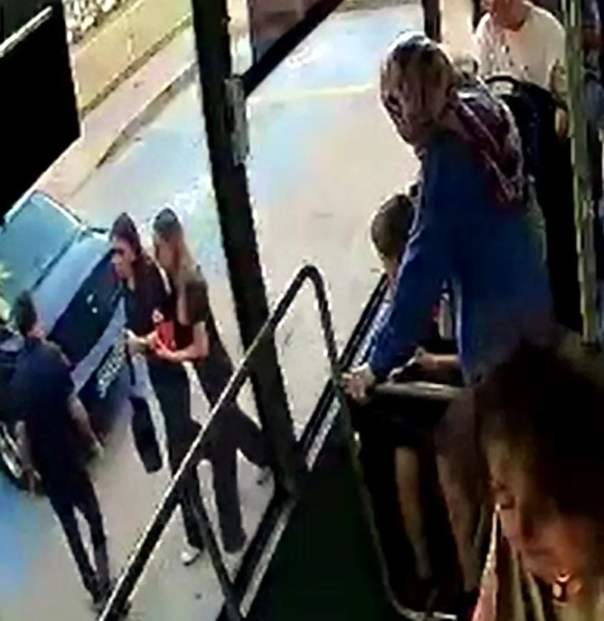 Emekli polis şoför fenalaşan yolcuyu hastaneye yetiştirdi