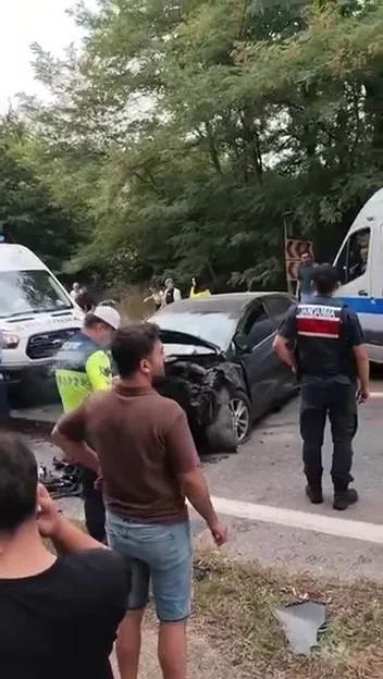 Kandıra yolunda trafik kazası 6 kişi hastaneye kaldırıldı