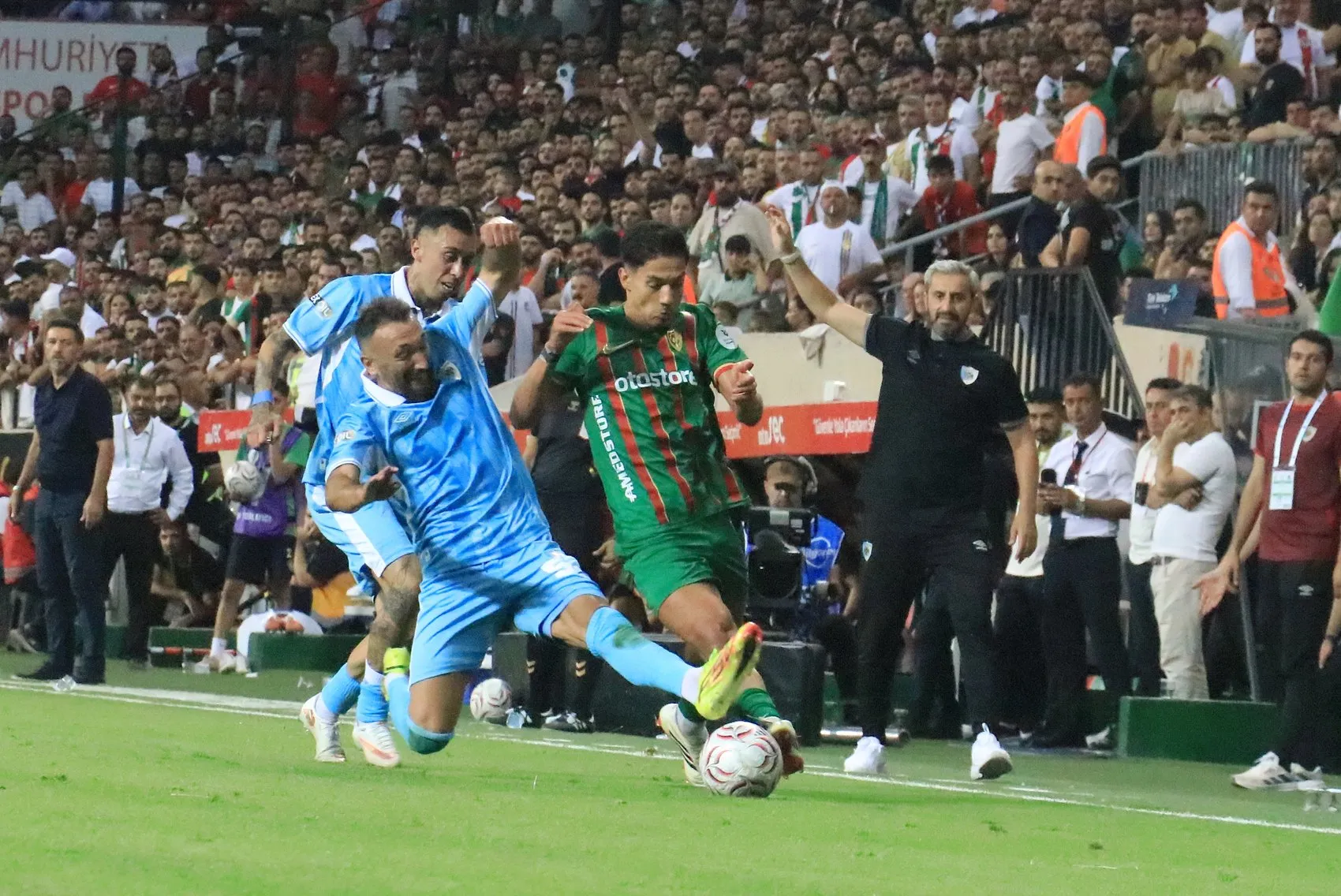 Amedspor ve Erzurumspor karşılaşmasından kareler