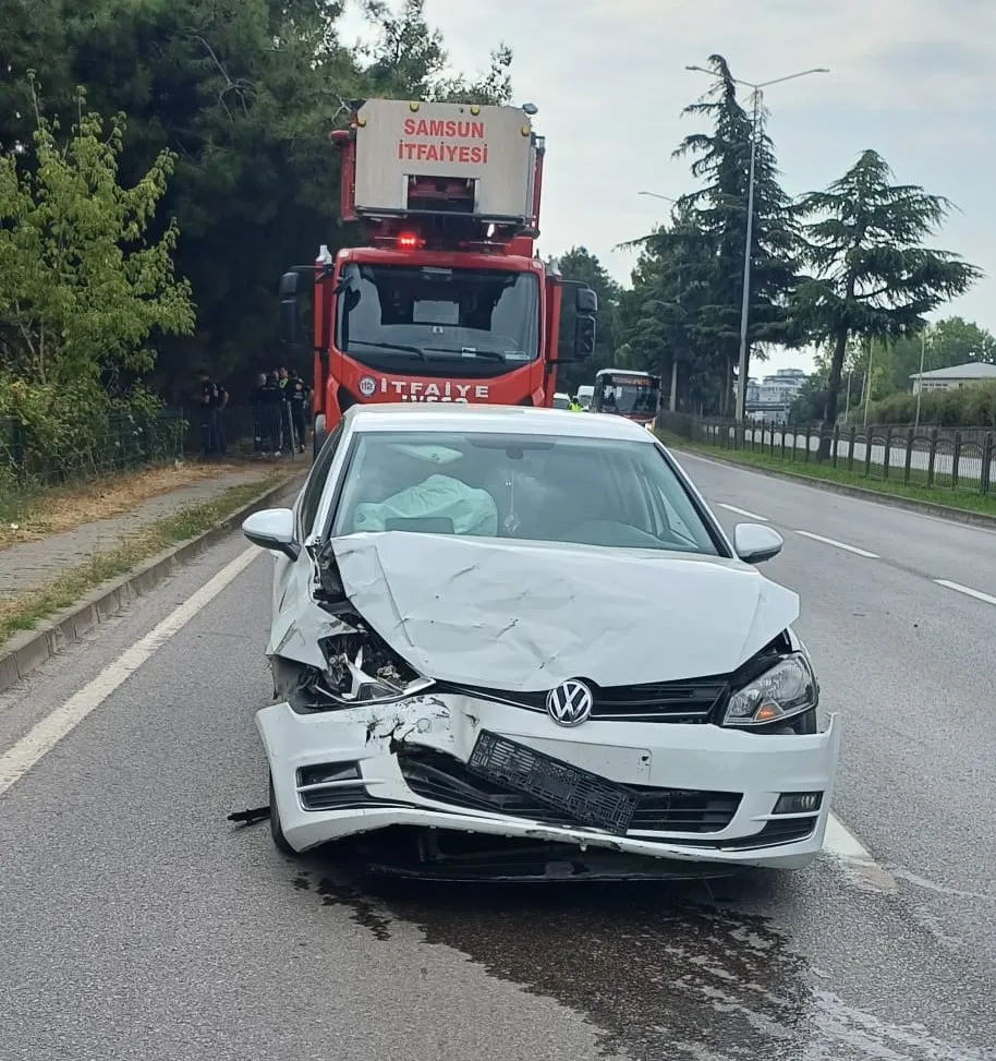 Samsun Atakum’da iki otomobil çarpıştı Bir kişi hastanelik oldu
