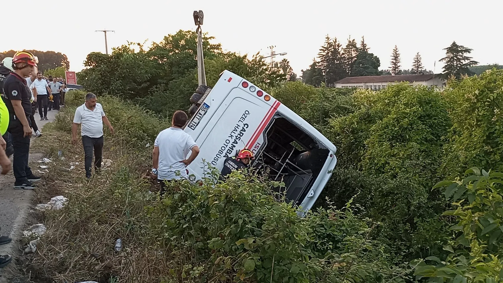 Samsun'da yolcu otobüsü şarampole uçtu 21 kişi hastaneye kaldırıldı