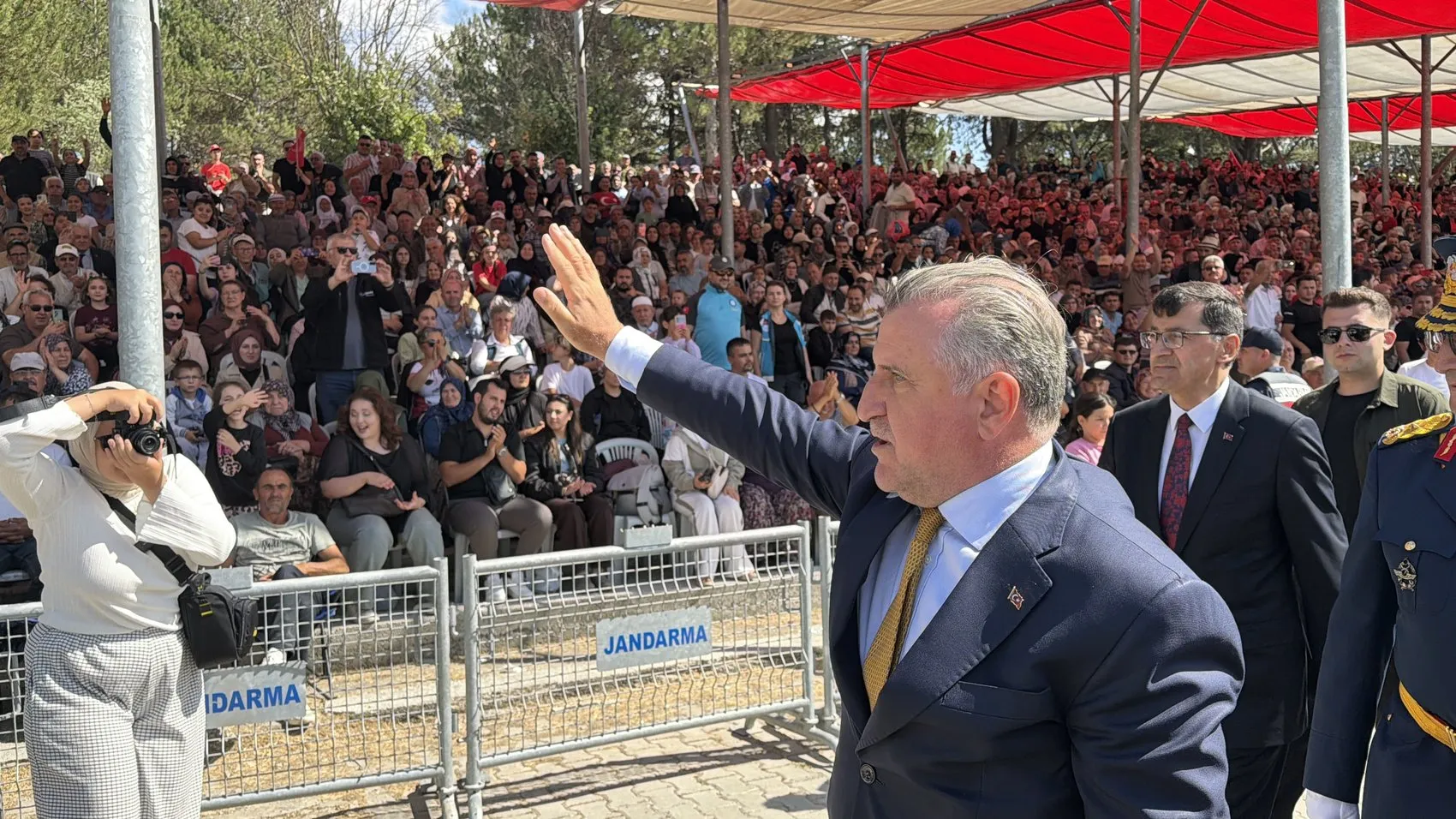 Dumlupınar'da 30 Ağustos coşkusu: Türk milleti esaret kabul etmez mesajı