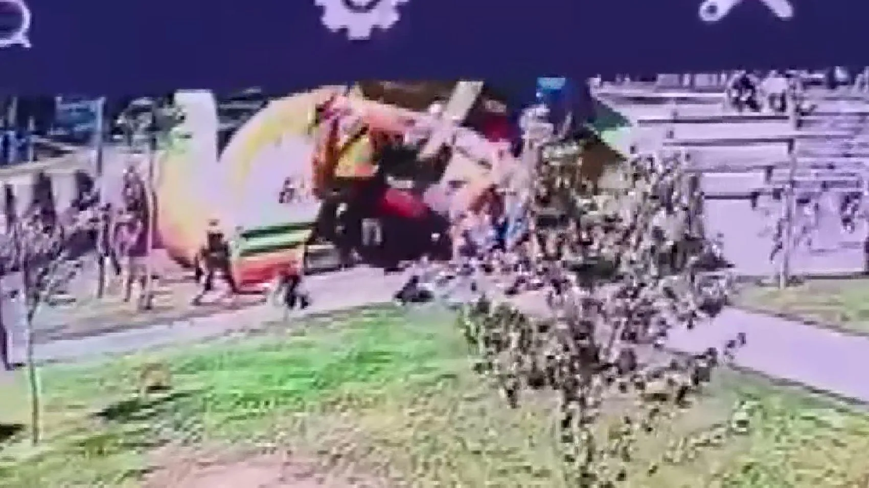Çekmeköy'de rüzgarın uçurduğu oyun parkı çocukları yaraladı