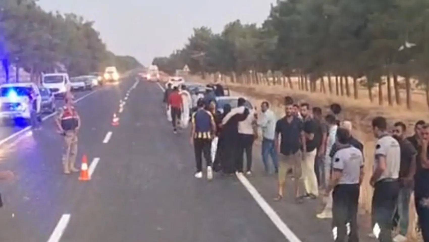 Şanlıurfa Ceylanpınar yolunda otomobil kazası 1 ölü 4 yaralı