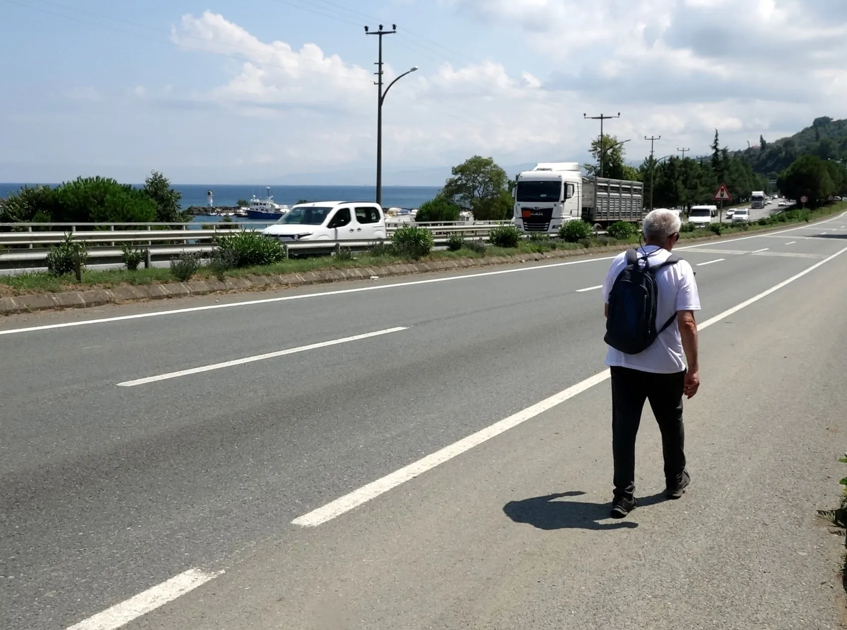 Çocuk ölümlerine dur demek için Trabzon'dan Ankara'ya yürüyor