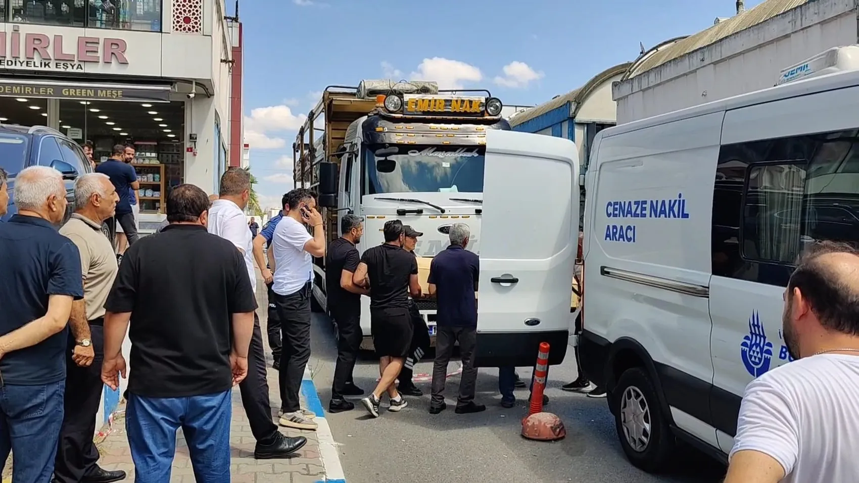 Bağcılar’da kamyonda şüpheli ölüm