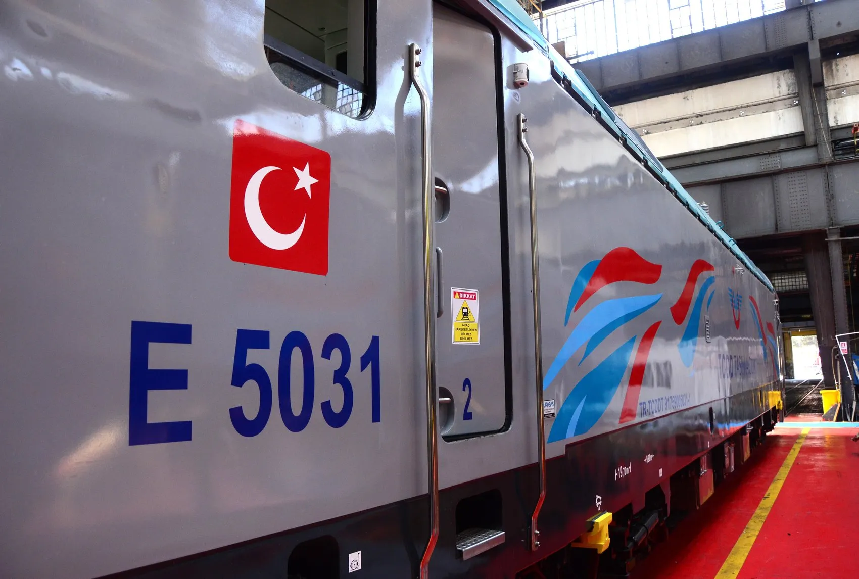 Rayların yerli gücü E5000 için kritik viraj: Vali Yılmaz bizzat direksiyona geçti