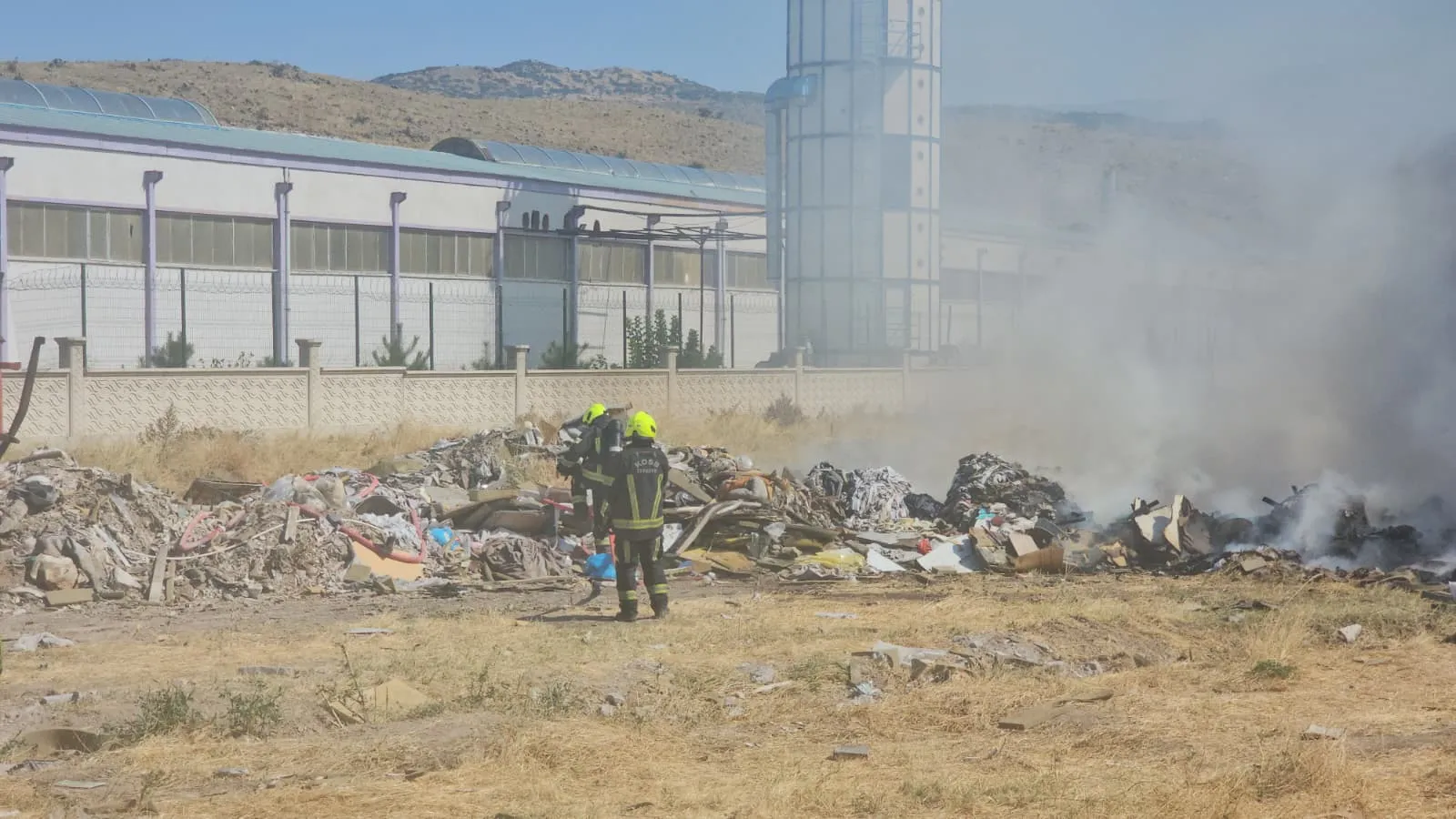 Kayseri'de fabrika yangını Alevler atık deposunu sardı