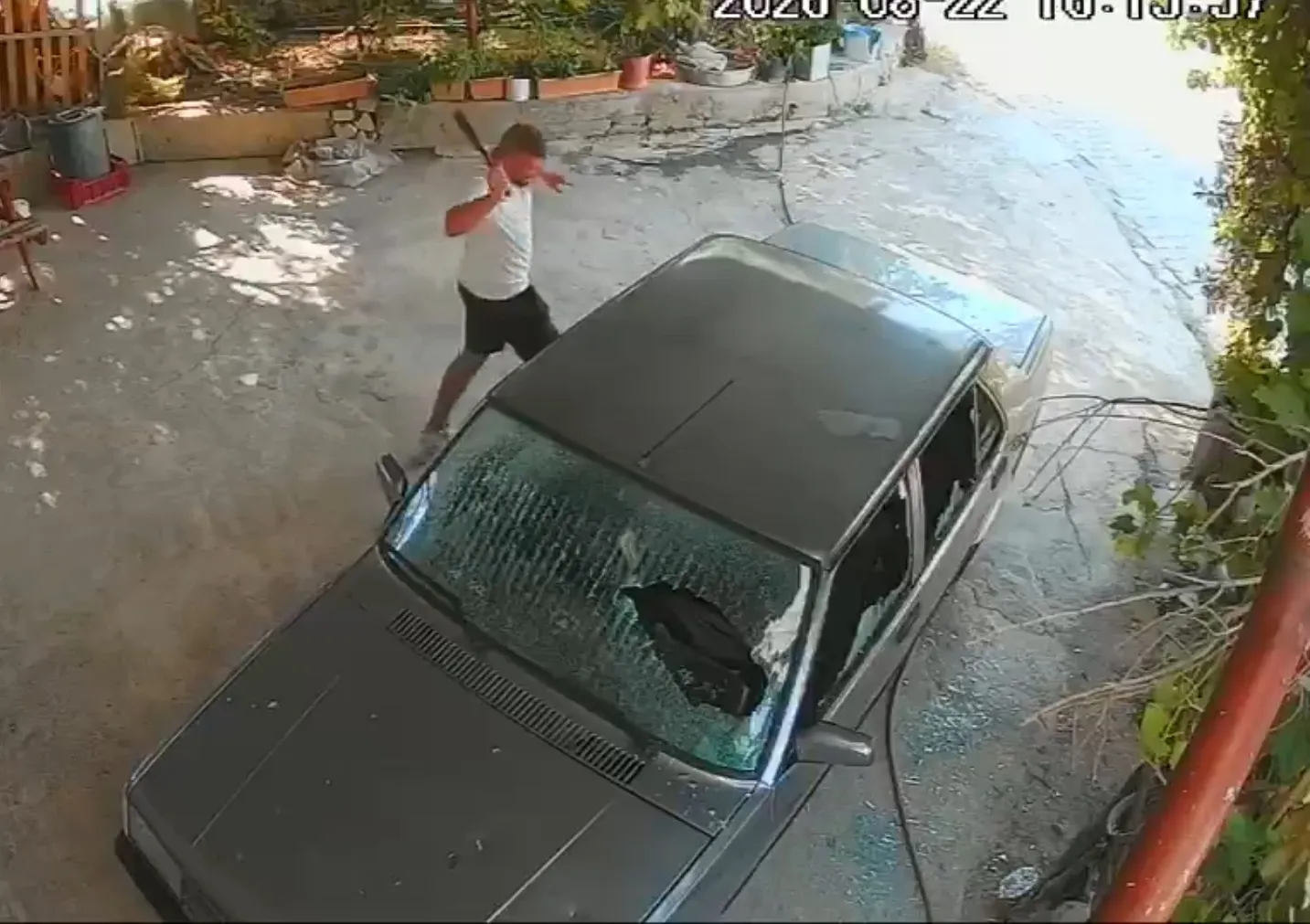 Mersin'de eski sevgili dehşeti kameraya yansıdı