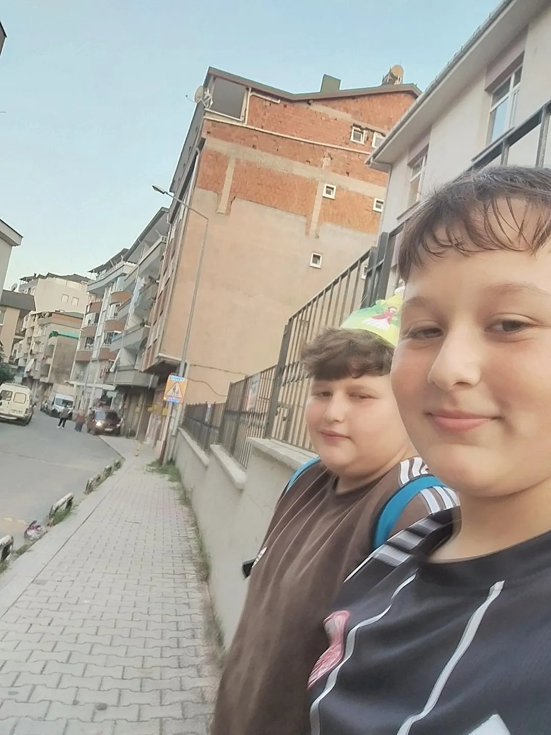 Fatsalı iki çocuktan örnek davranış