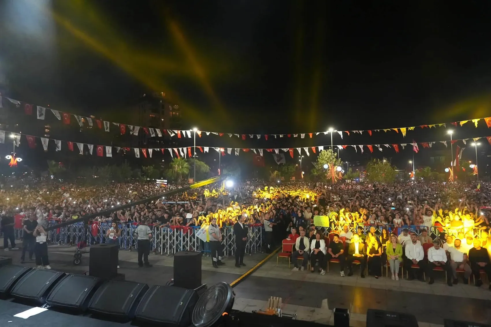 Sancaktepe'de çifte bayram: Ceza sahnesiyle zafer coşkusu zirveye taşındı
