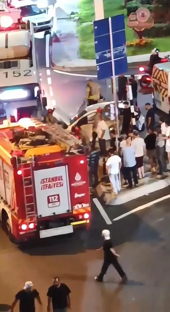 Kağıthane’de bekçinin kullandığı otomobil İETT otobüsüyle çarpıştı