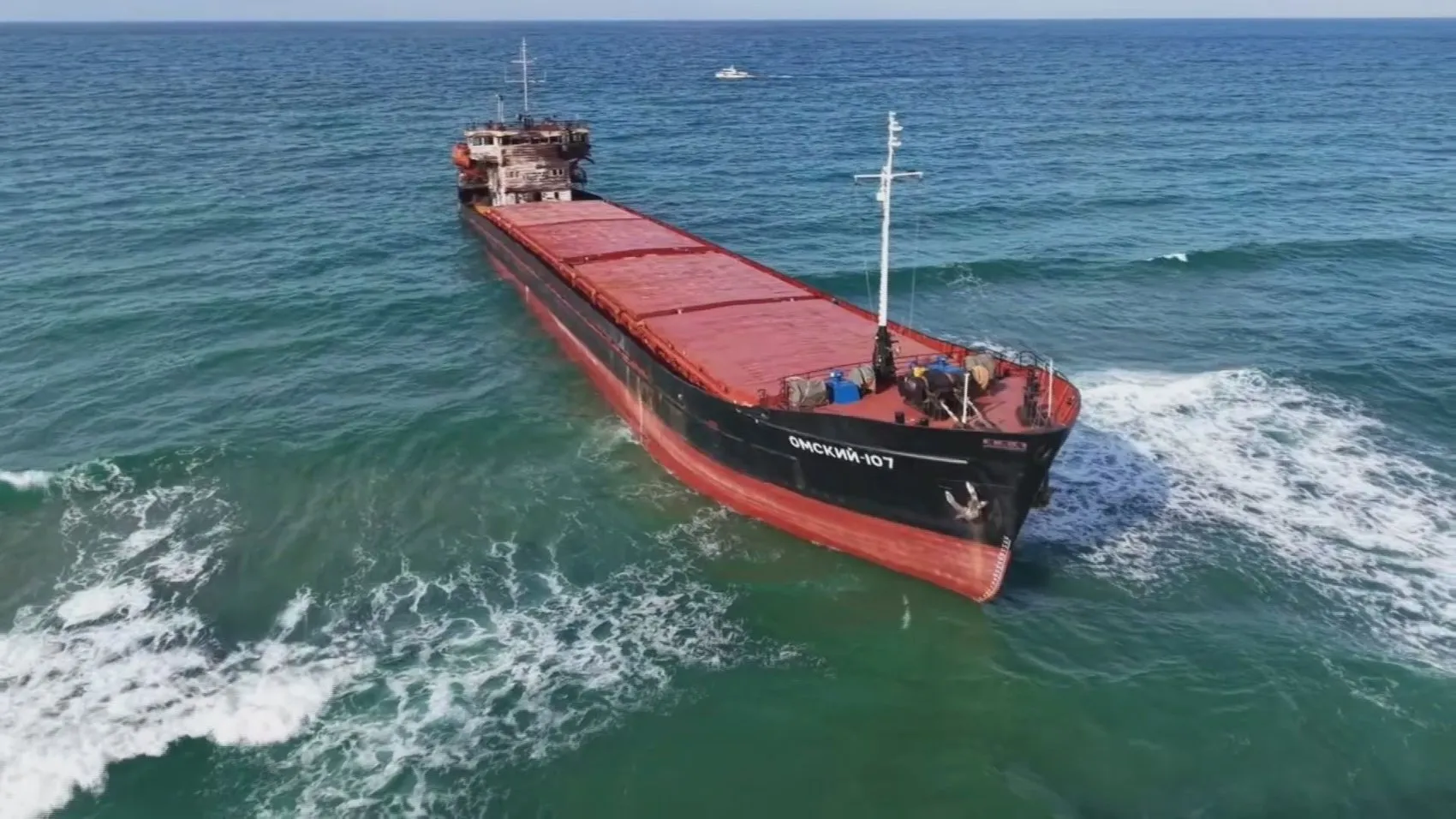 Karadeniz'in ortasında saldırıya uğrayan hayalet gemi Şile kıyılarına vurdu