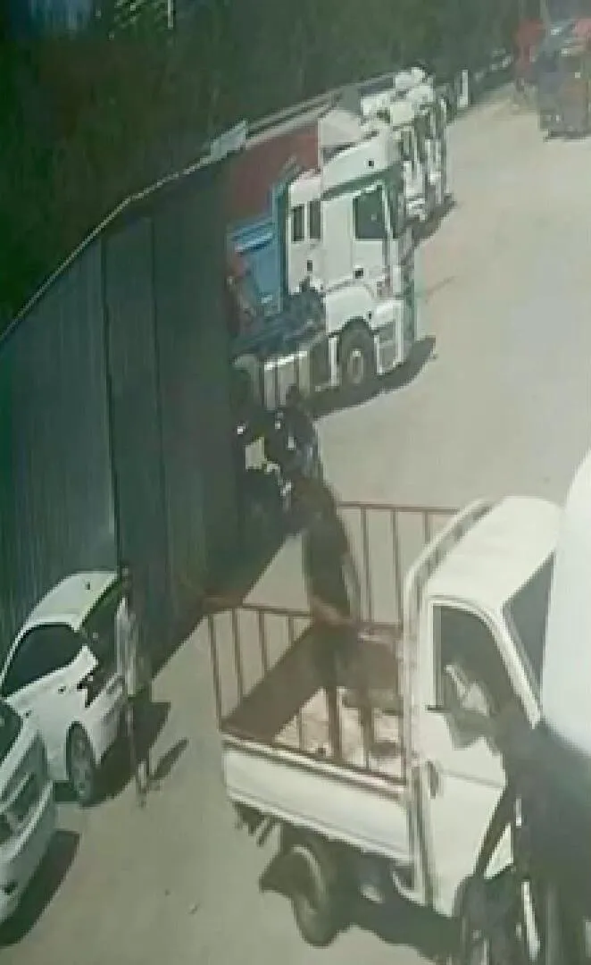 Esenyurt'ta kamyonetle gelip 49 kilo bakır kablo çaldılar