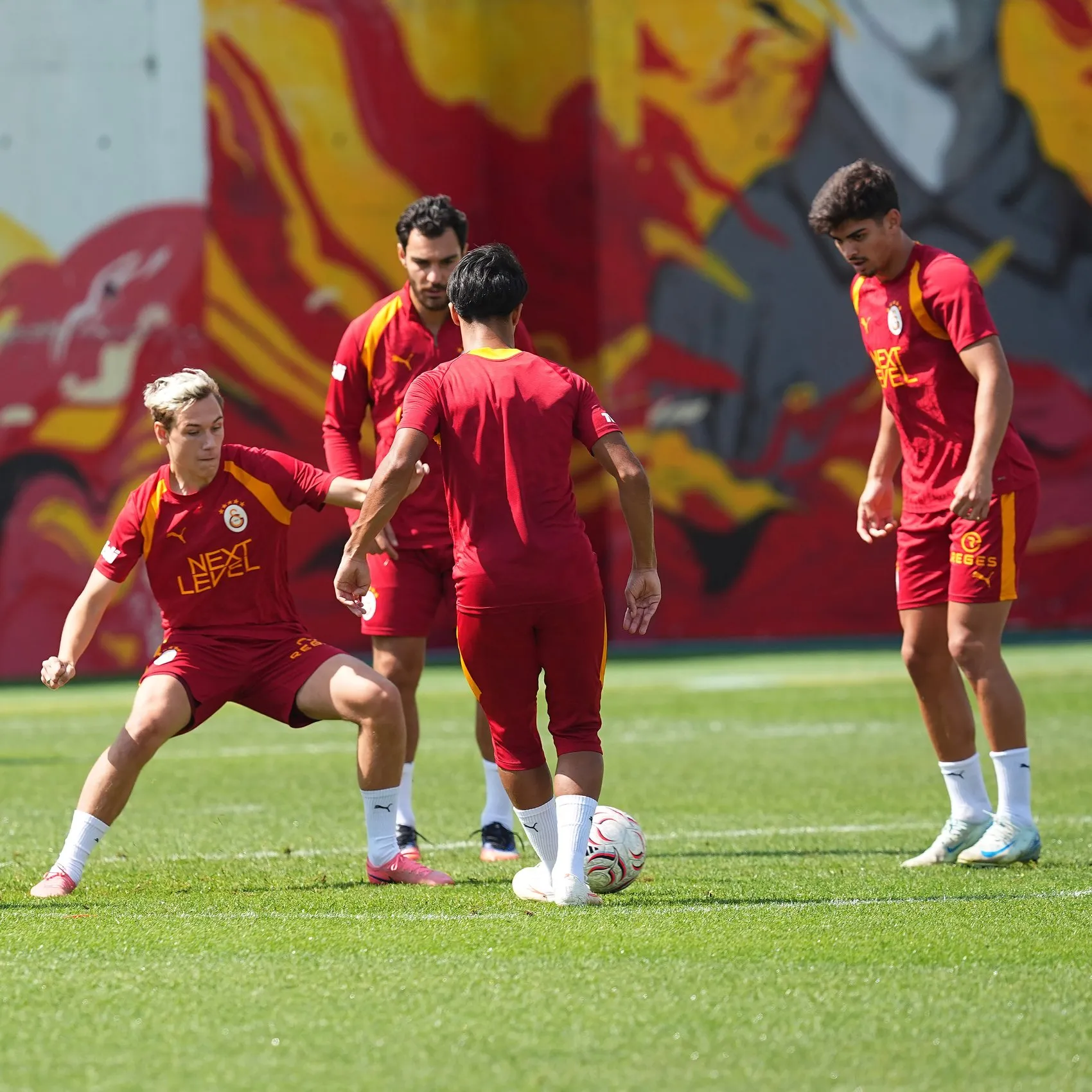 Okan Buruk'un öğrencileri Göztepe mesaisinde ter döktü