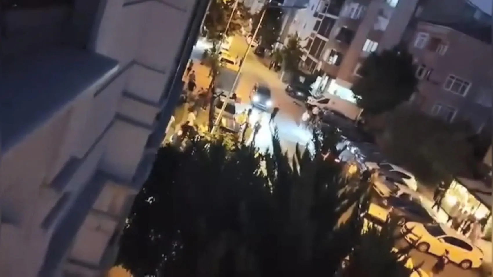 Bayrampaşa'da akşam saatlerinde dehşet: Kafeye kurşun yağdırdılar