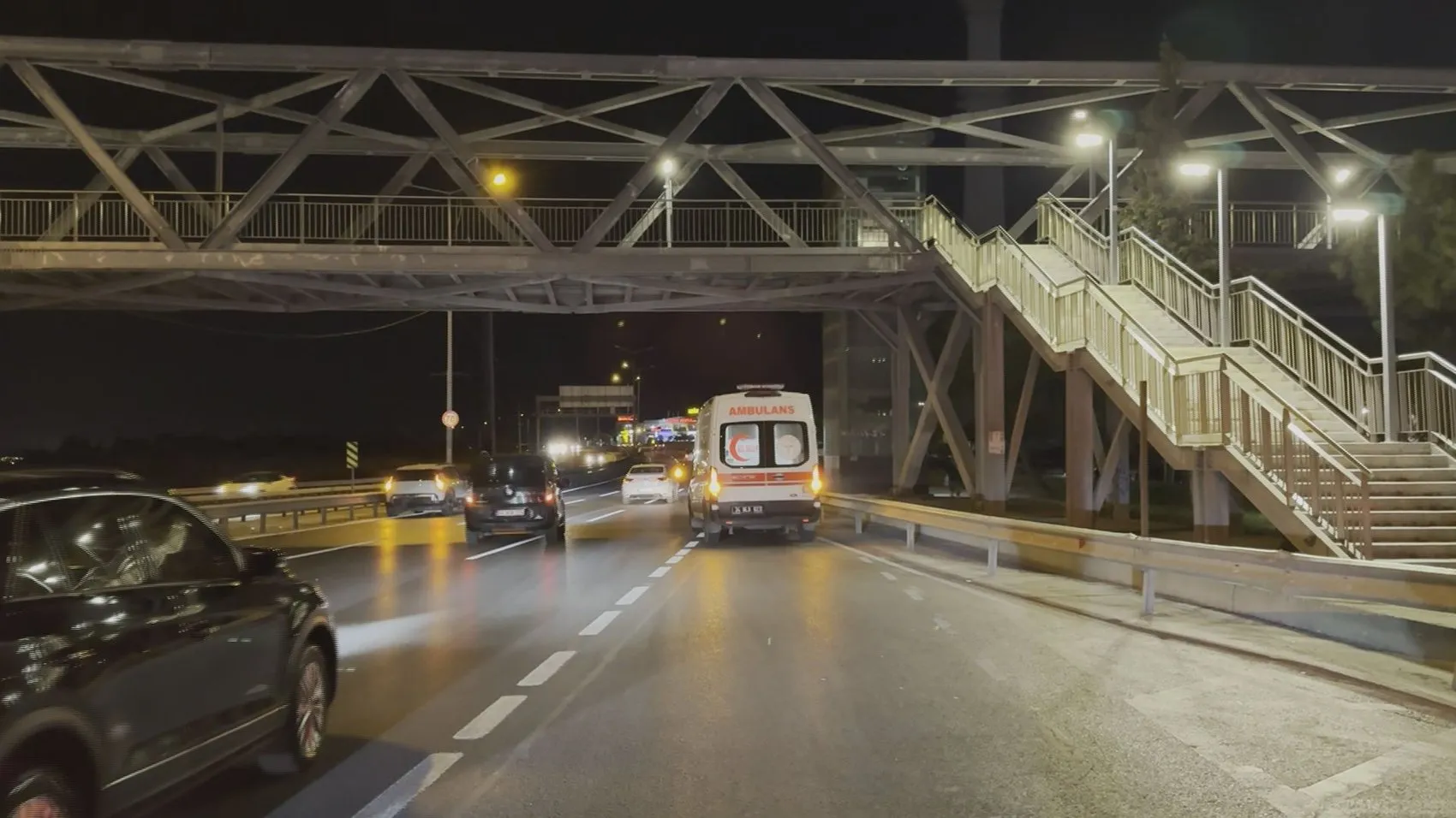 Büyükçekmece'de zincirleme kaza Otomobil İETT otobüsüne çarptı