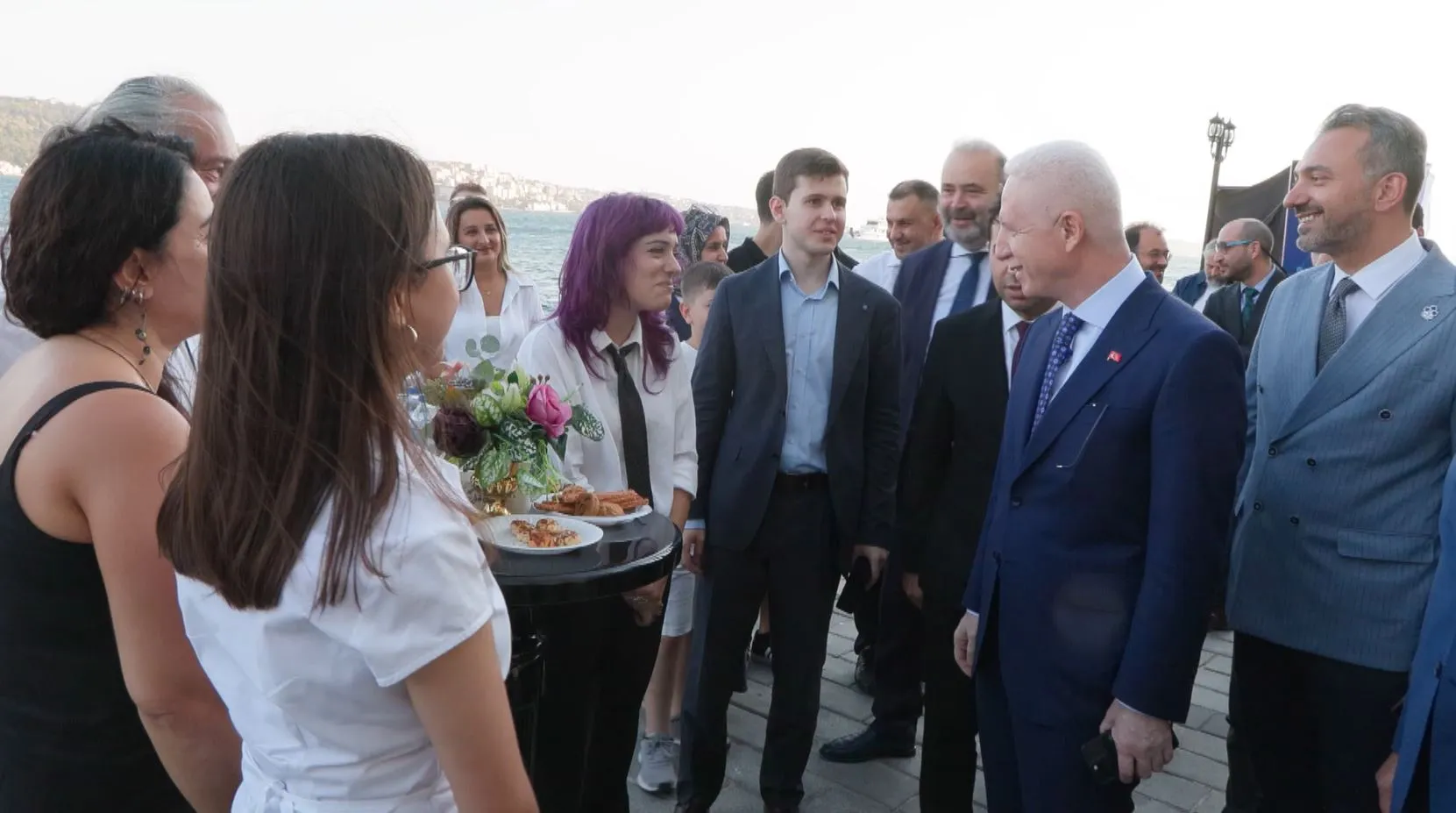 Kabataşlı üç YKS birincisine Togg sürprizi