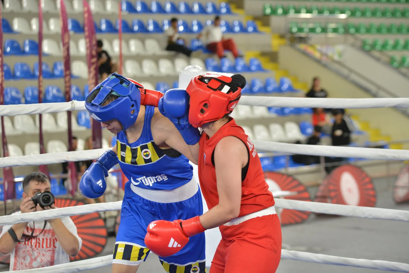 Rize'de ringler şampiyonlara doydu 59 ilden 365 boksör kıyasıya yarıştı