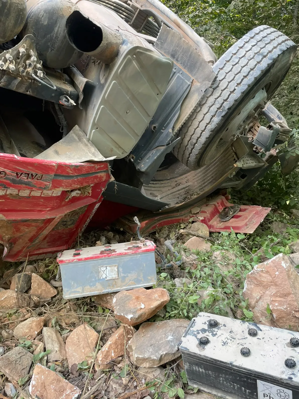 Sakarya Akyazı yolunda feci kaza TIR sürücüsü hayatını kaybetti