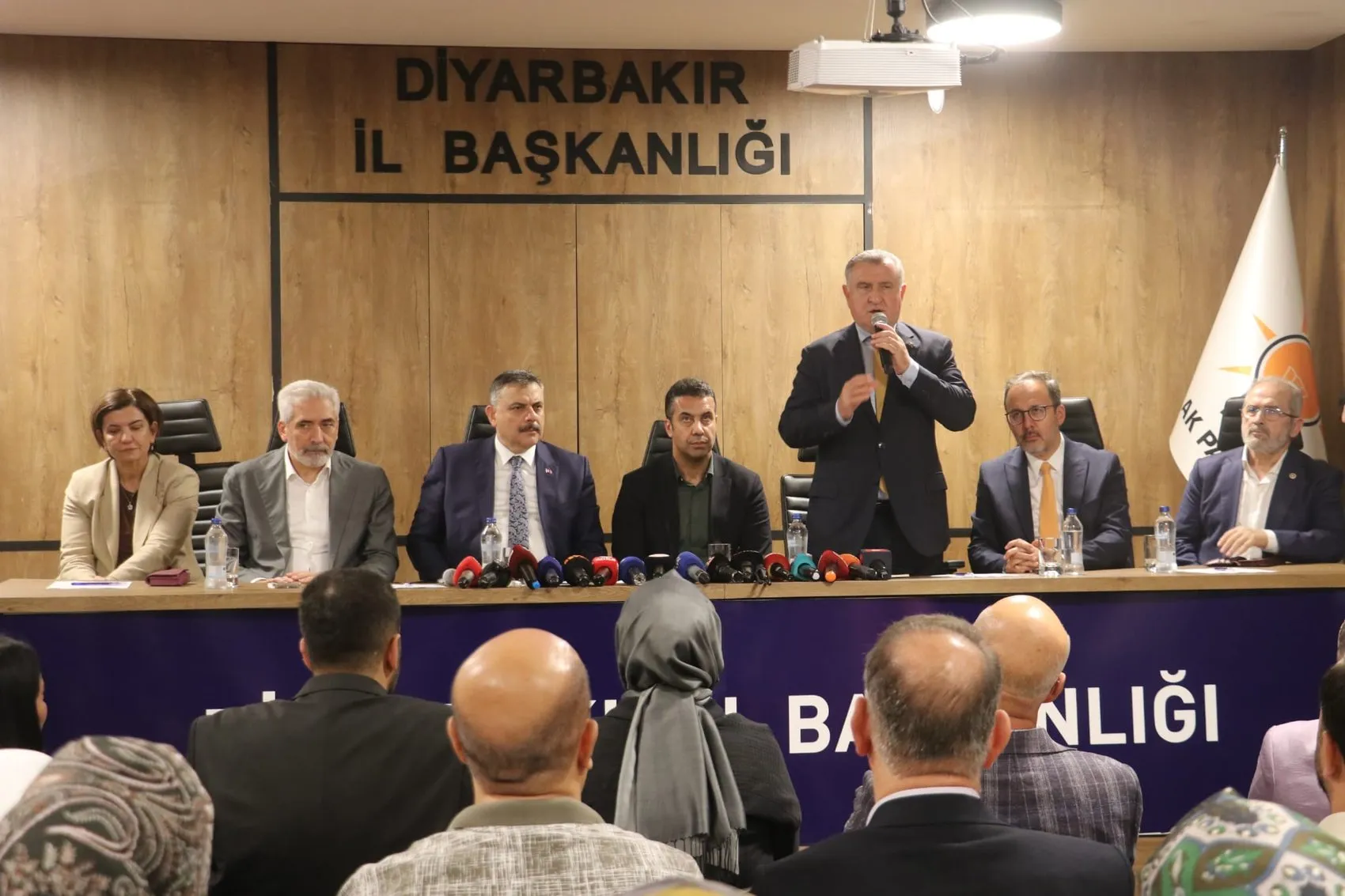 Diyarbakır'da Bakan Bak'tan spor tesisleri ve birlik mesajı