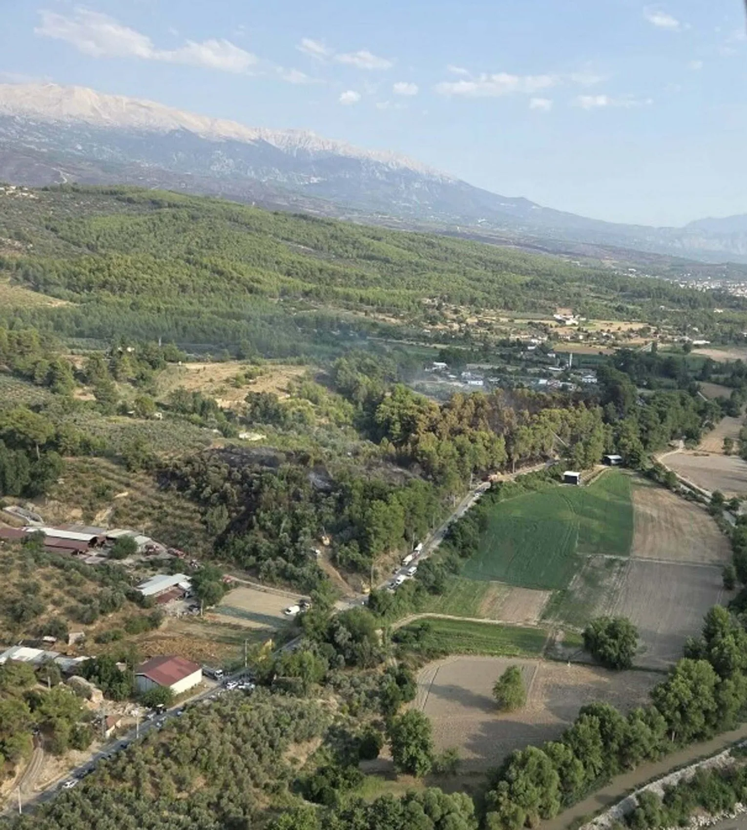 Seydikemer orman yangınını ekipler büyümeden söndürdü