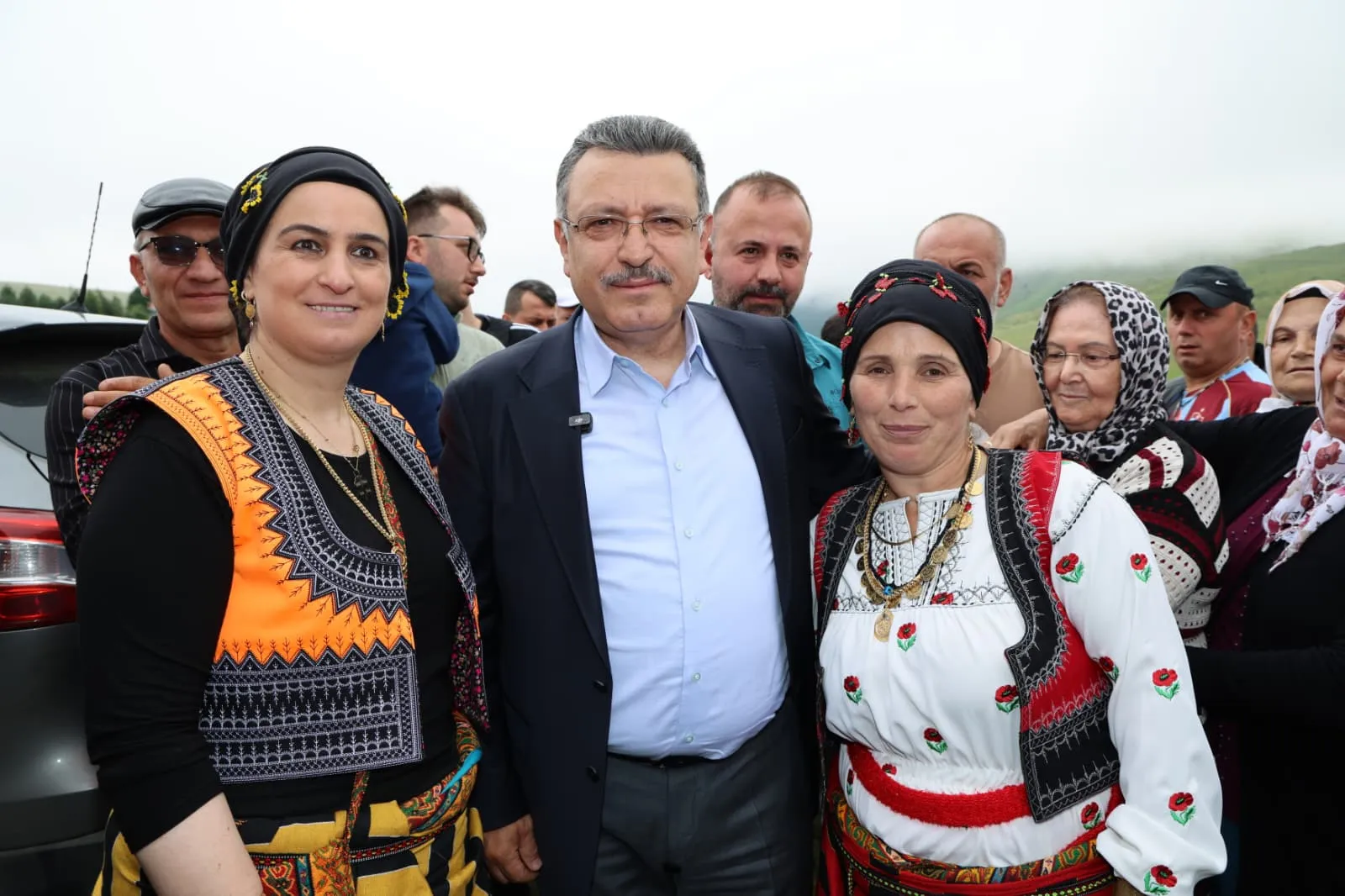 Bakan Uraloğlu yayla şenliğinde hizmet sözü verdi