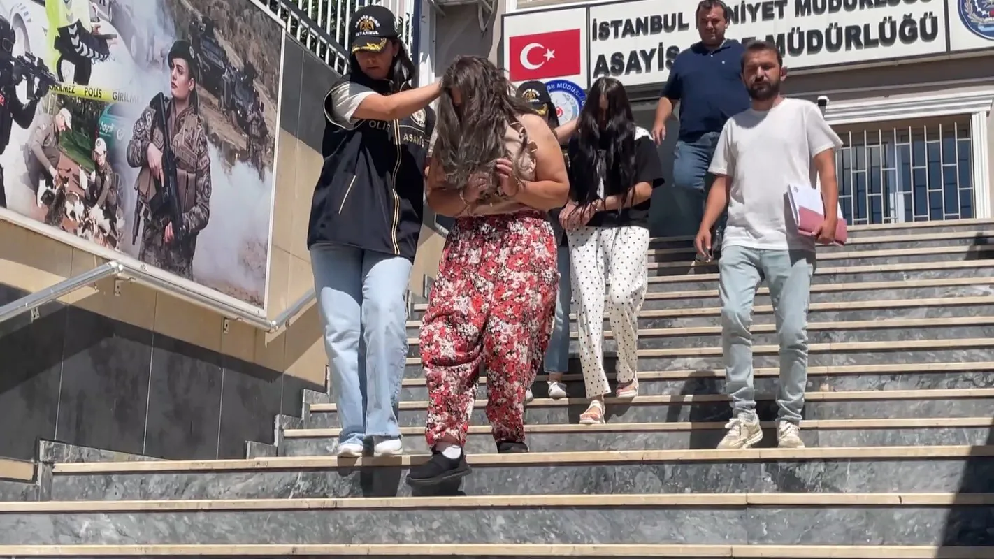 Zeytinburnu'nda kapı kilidini kıran hırsızlar yakalandı