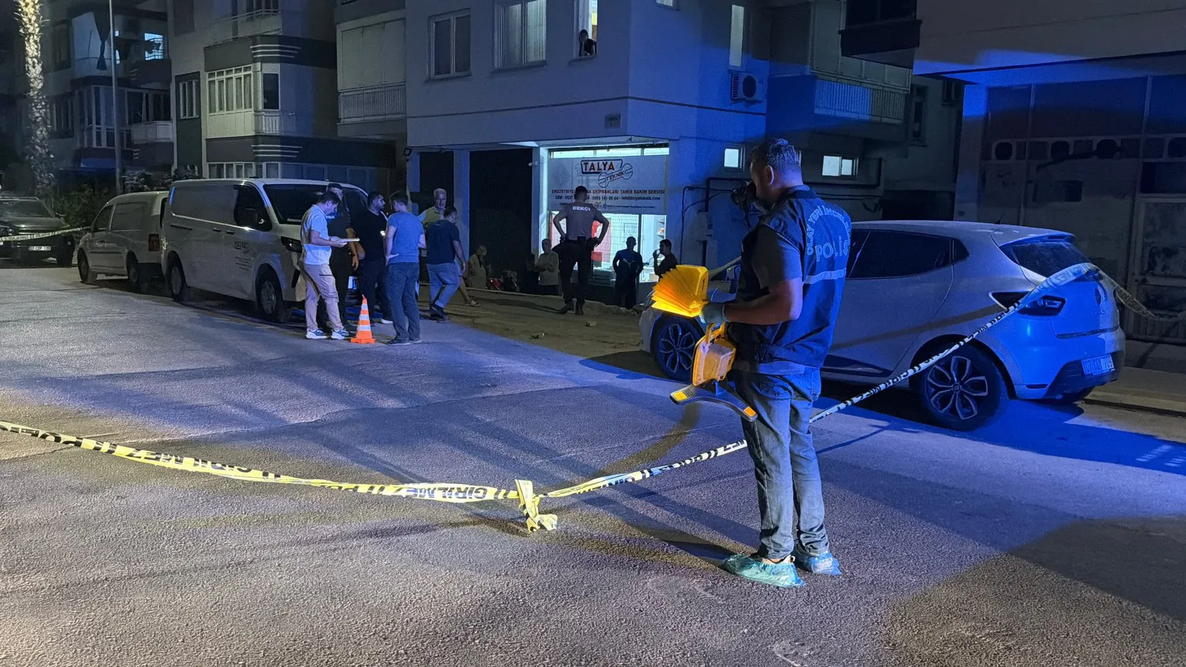 Antalya Kepez'de cadde ortasında silahlı dehşet