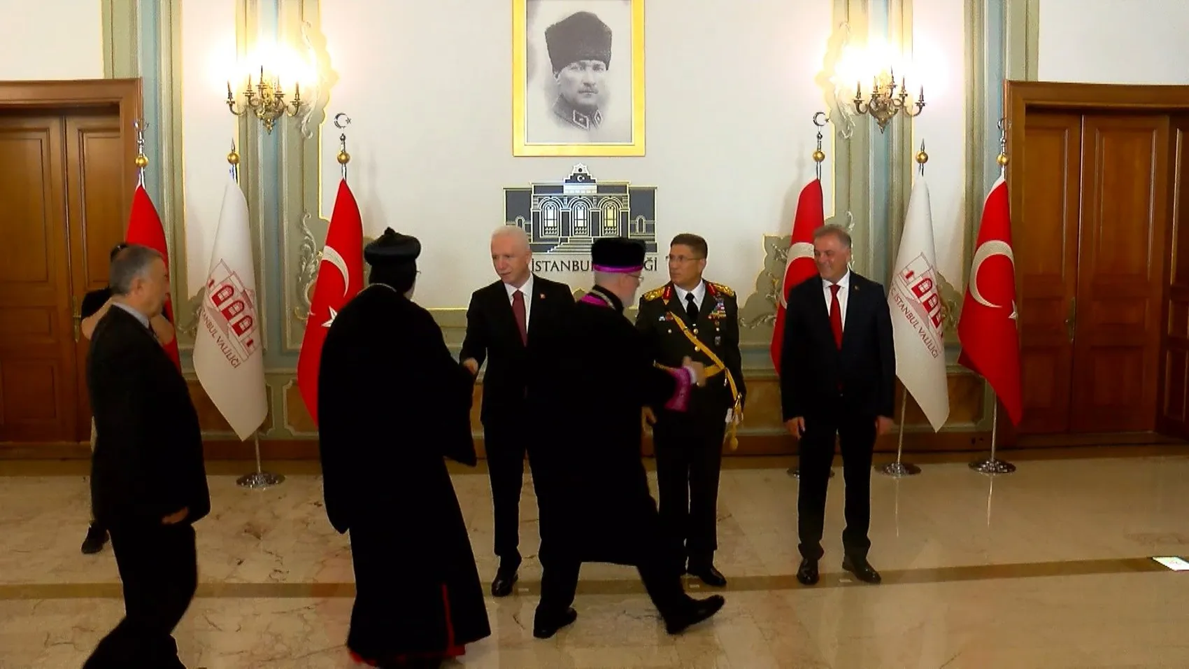 İstanbul'da 30 Ağustos coşkusu: Valilikte tebrikler kabul edildi