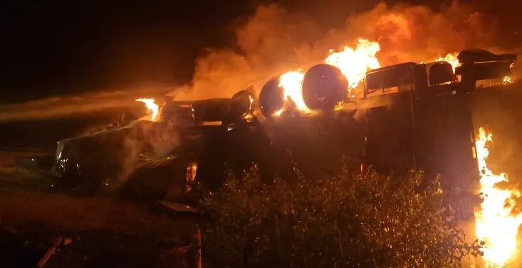 Çorum'da TIR devrildi, alevlere teslim oldu