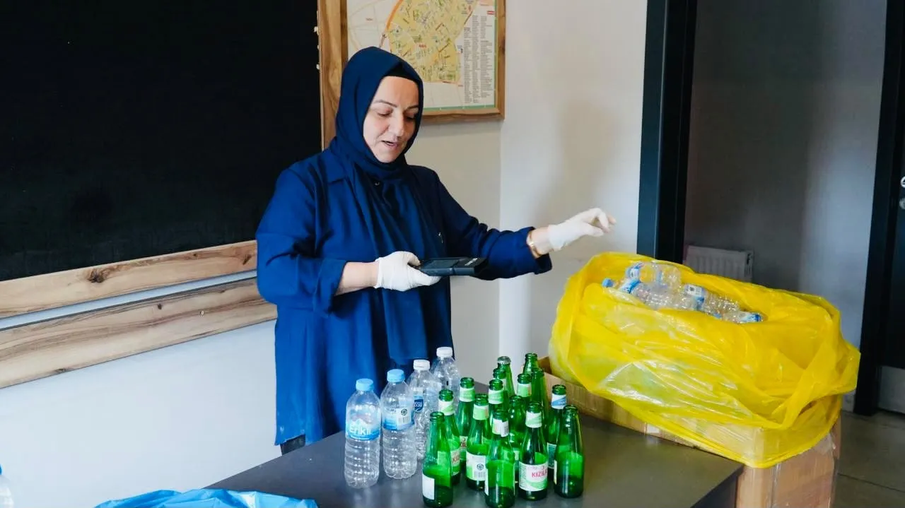 Ümraniye’de geri dönüşüm muhtarlıklara taşındı