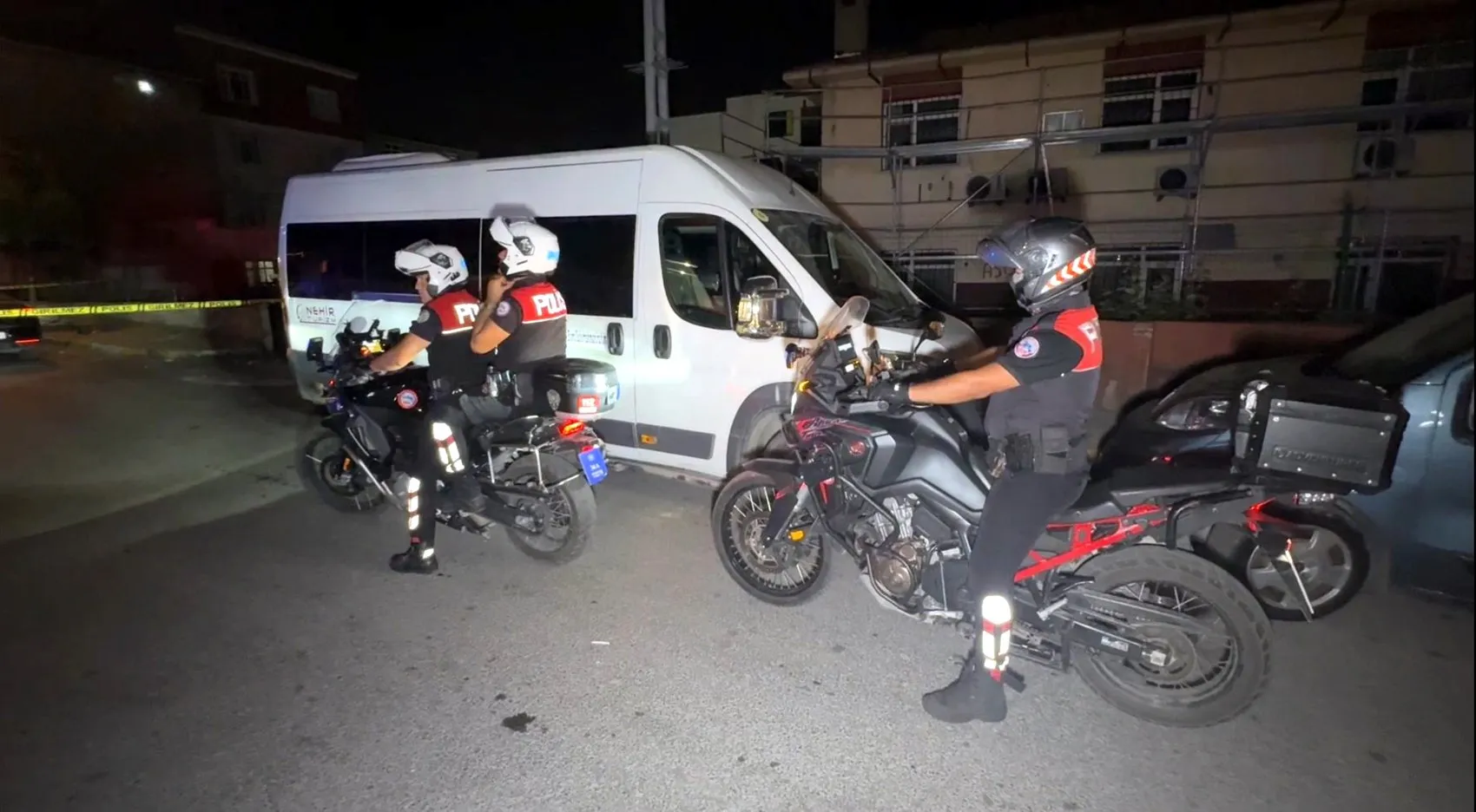 Avcılar’da parkta oturan adama çocuk yaştaki saldırgandan kurşun