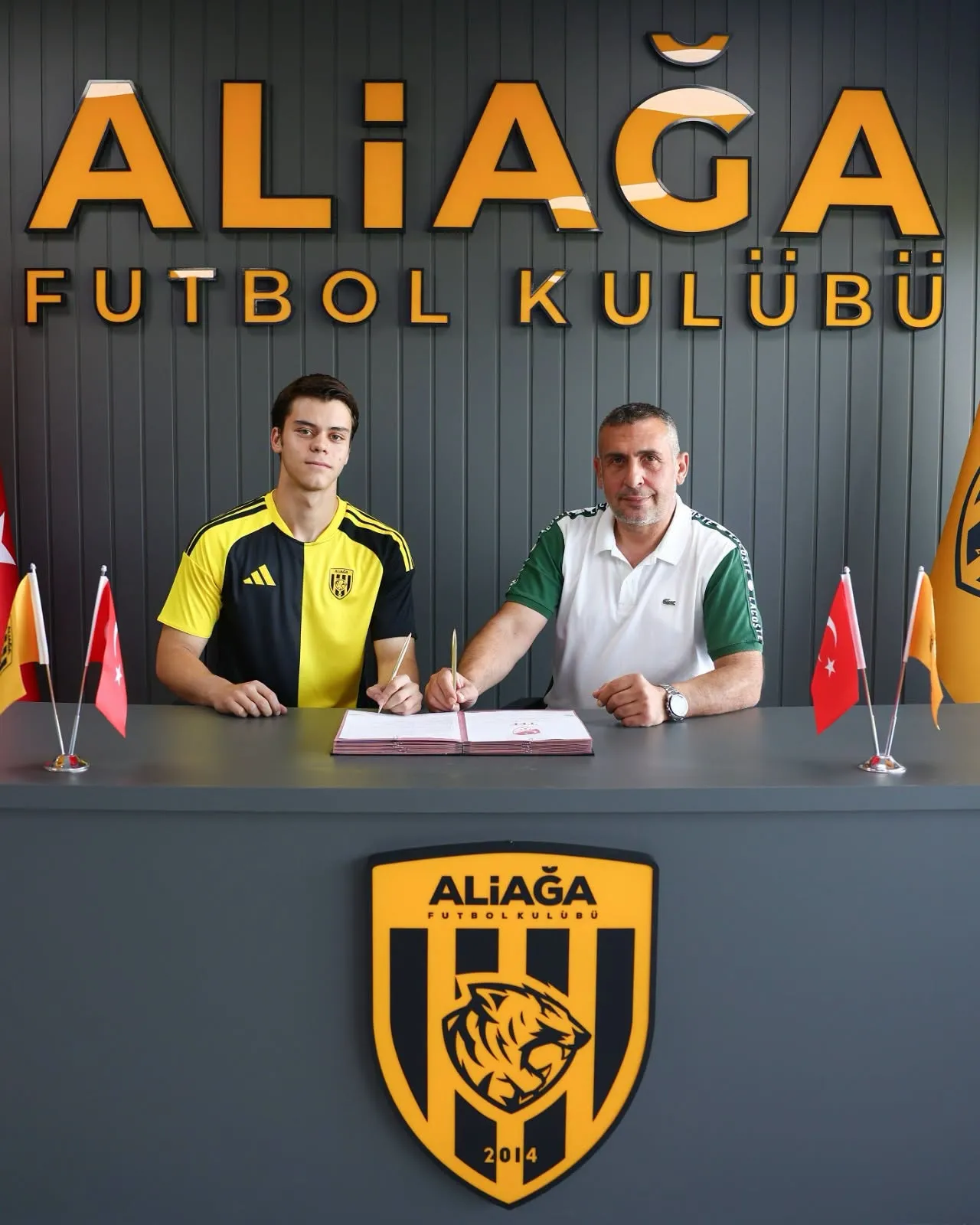 Aliağa FK kalesini 18 yaşındaki eldivene emanet etti