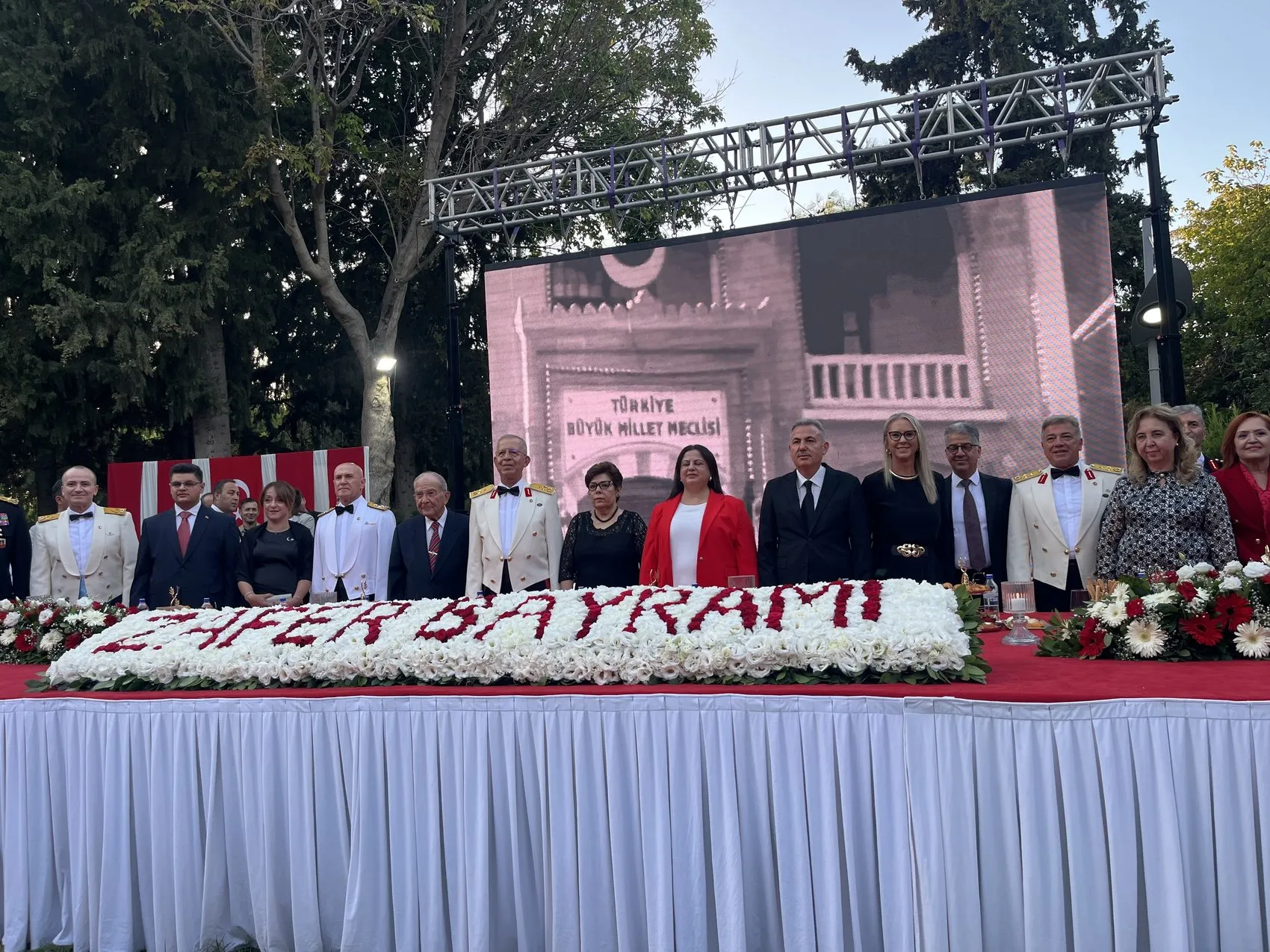 İzmir'de 30 Ağustos coşkusu: Vali Elban'dan kararlılık mesajı