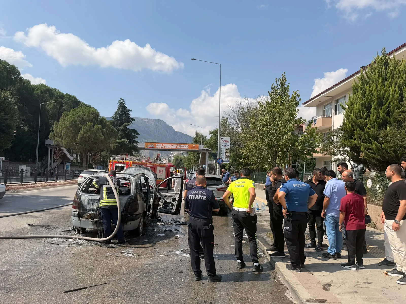 Amasya trafiğinde korkutan araç yangını