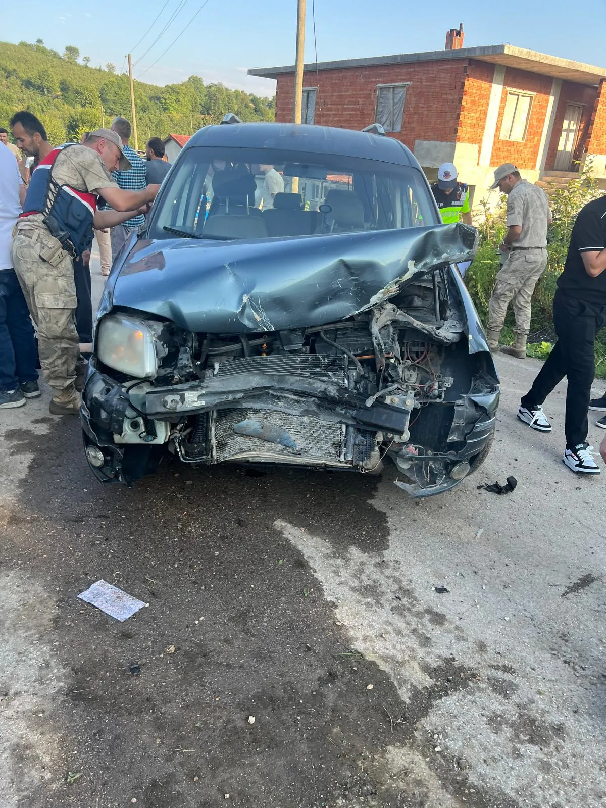 Aybastı'da direksiyon hakimiyeti kayboldu, araç takla attı