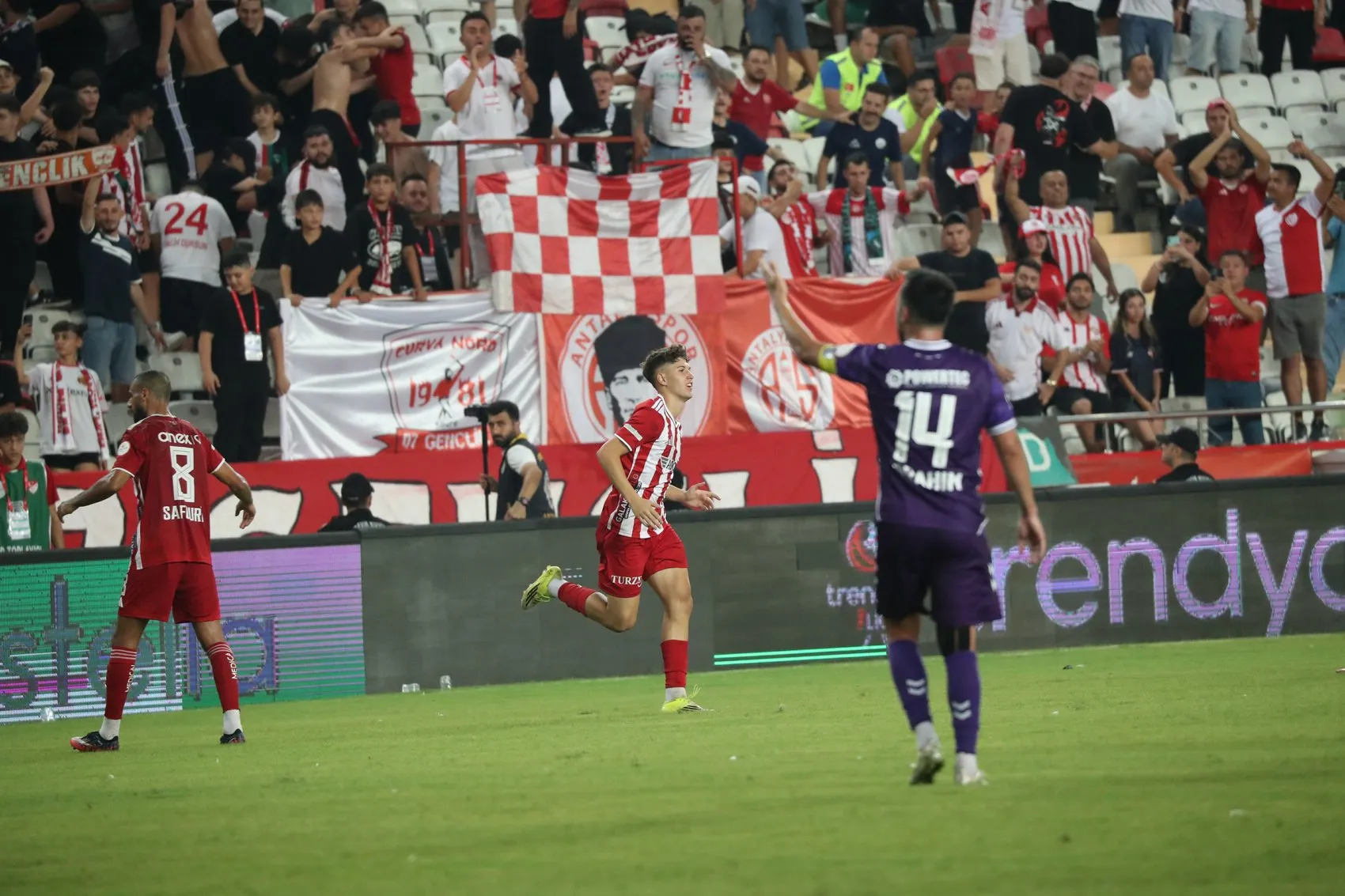 Antalyaspor gol düellosundan galip çıktı