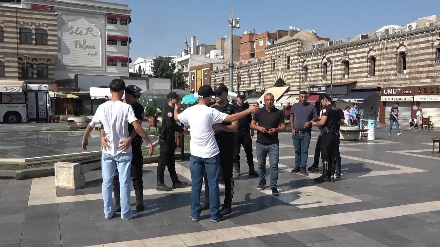 Diyarbakır sokaklarında Yunus timleri 4 dakikada olay yerine ulaşıyor